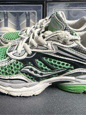 Saucony Kids - “Omni 9”